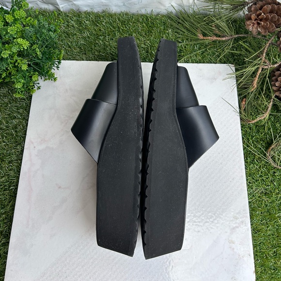 BIRKENSTOCK
Almina /women
Leather - Black size 41US 10-10.5 gently used - Picture 12 of 15